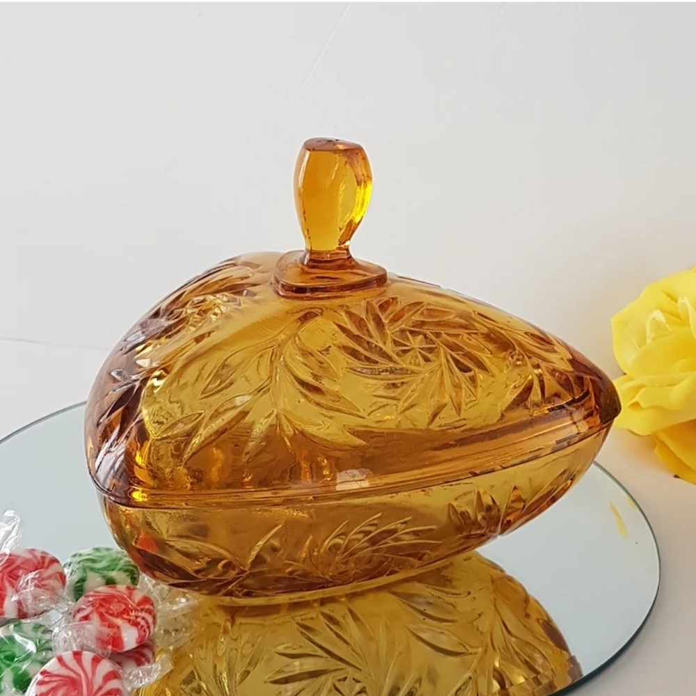 Hazel Atlas COLONIAL Covered Candy Dish (G6045) in Granada Gold, Triangle Shape